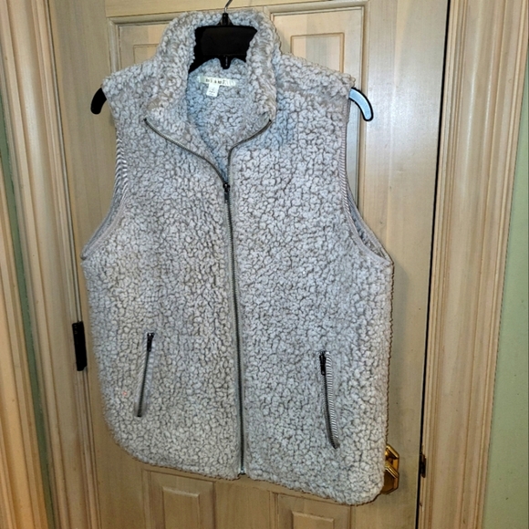 miami Jackets & Blazers - Misses sz L Miami Fuzzy Fleece Vest Zip up EUC